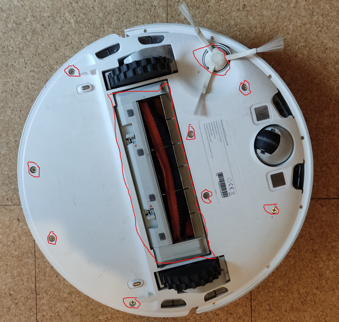 Foto mit 8 Schraubenlöchern markiert.