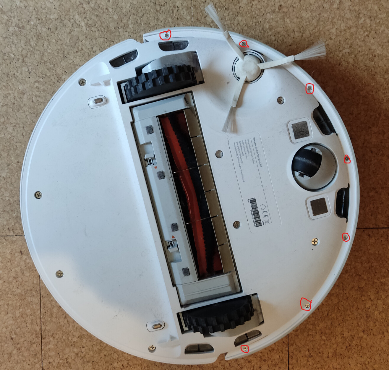 Foto mit Markierungen für Schrauben.